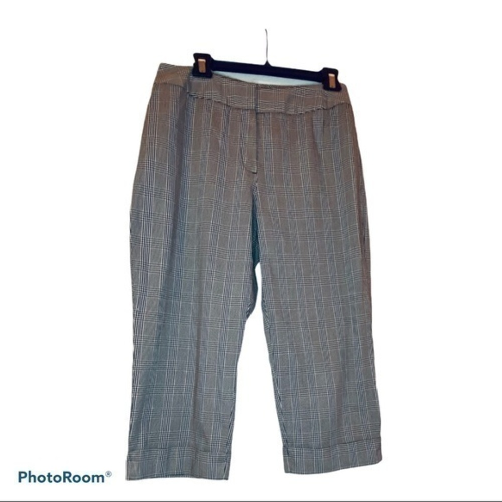 Liz Claiborne Capris Size 12P